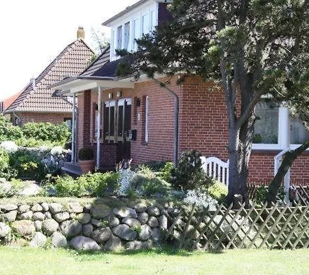 Haus-marell-1-og-wohnung-2-west Apartment